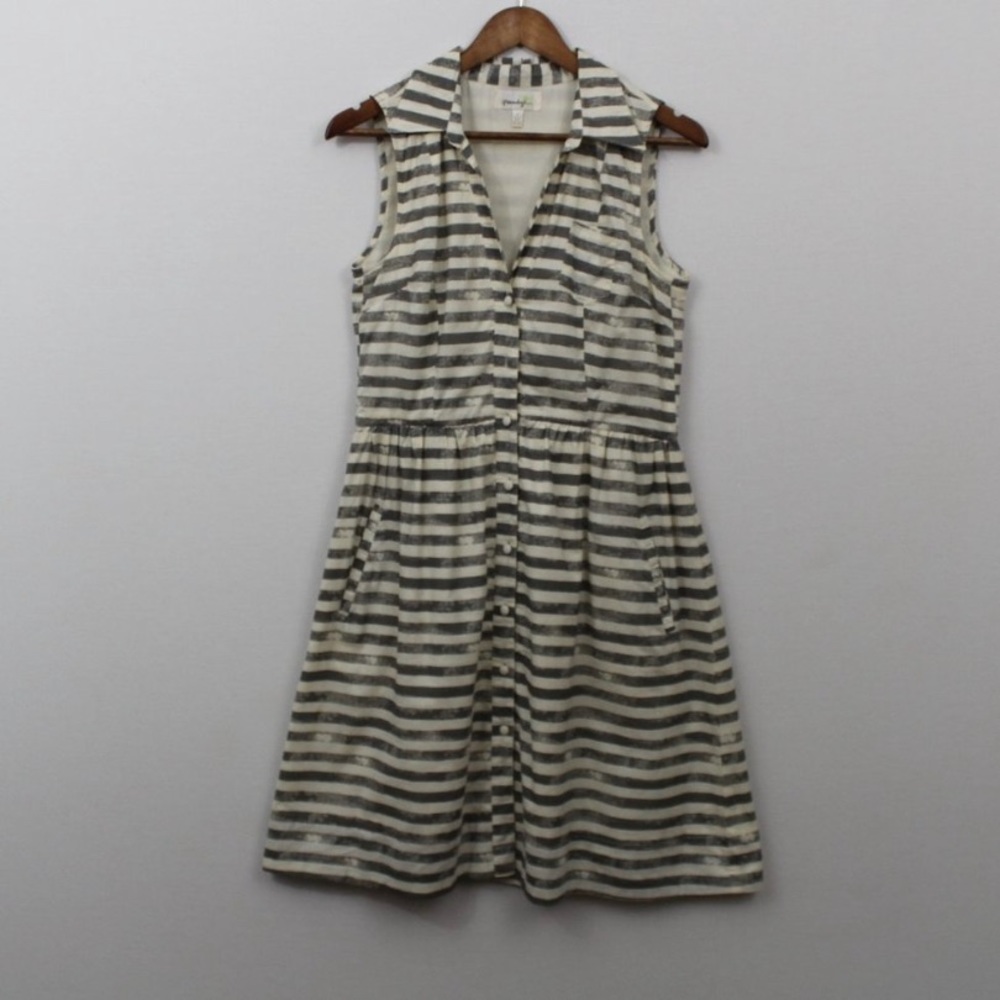 ⬇️40 Porridge Gray and White Stripe Dress